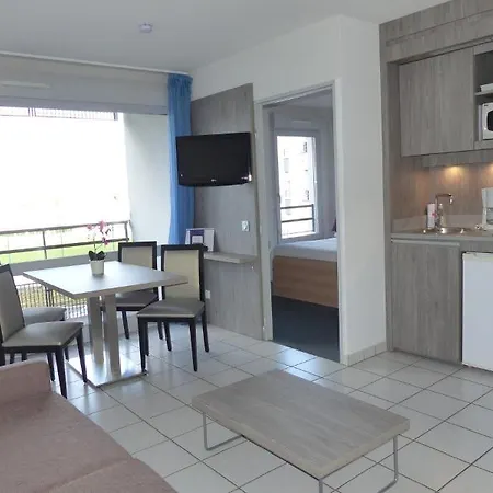 מלון דירות Sejours & Affaires Ferrand Park Republique 2*