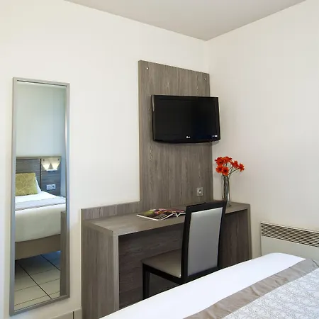 מלון דירות Sejours & Affaires Ferrand Park Republique 2*