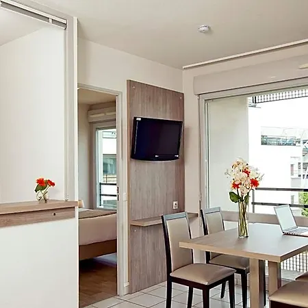 Sejours & Affaires Ferrand Park Republique 2*